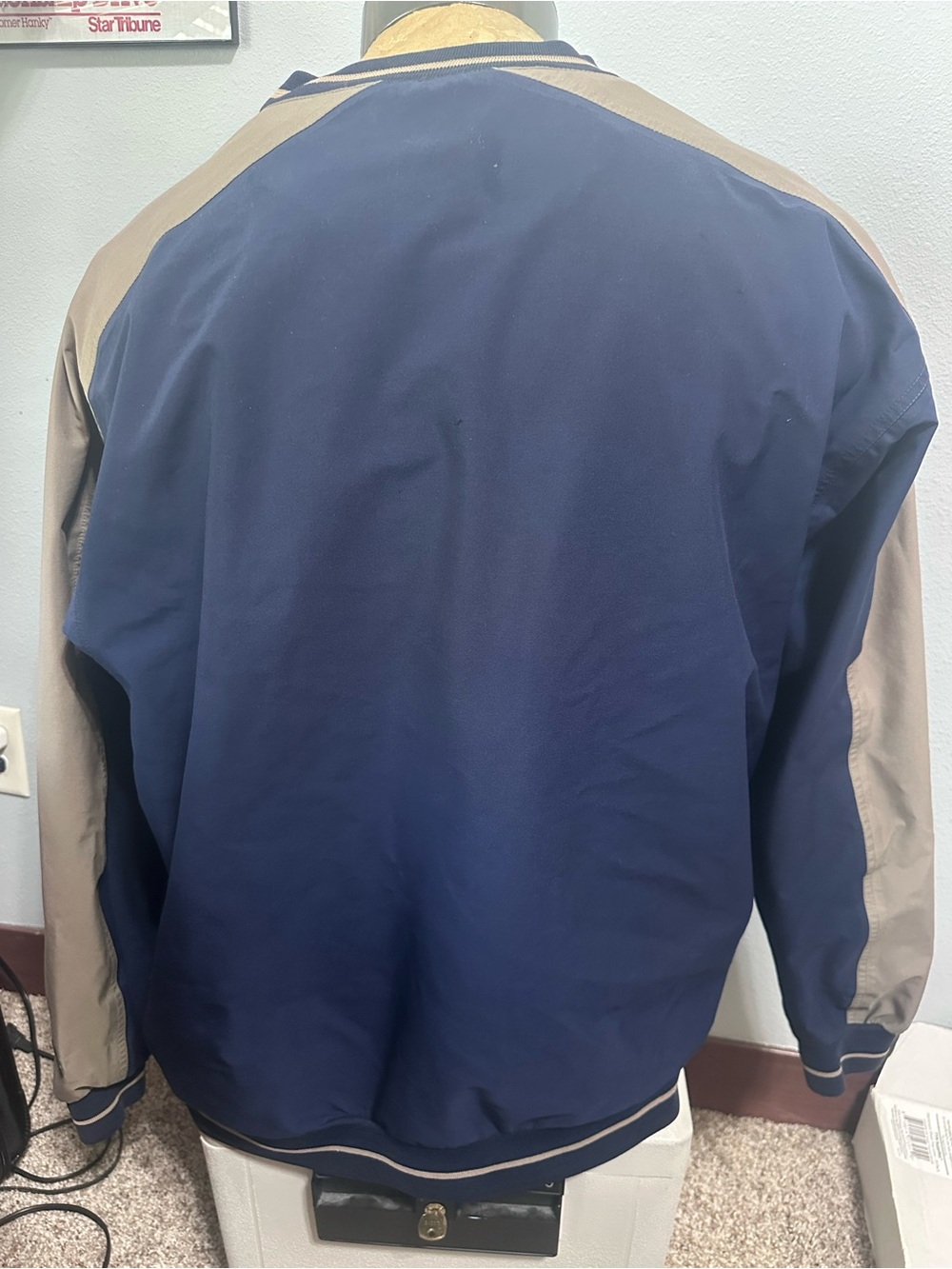 Nike Men's Navy and Taupe Pullover Windbreaker - Picture 3 of 5